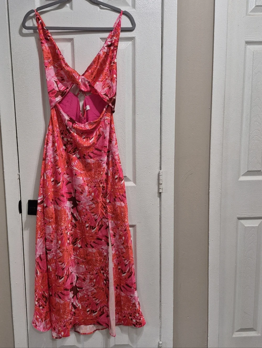 Women's Showpo. Pink Orange Floral Cutout Maxi Dress Size 6 - Picture 3 of 11